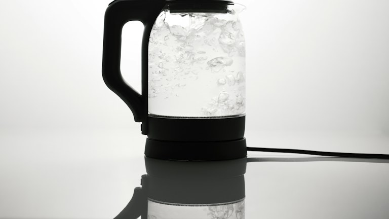 Choose an Electric Kettle Around Pouring, Cleaning and Capacity