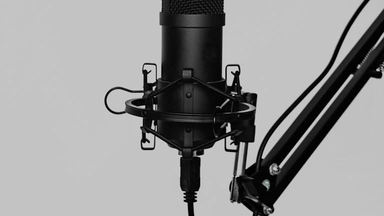 Choose a USB Microphone for Calls, Voiceovers and a Real Room