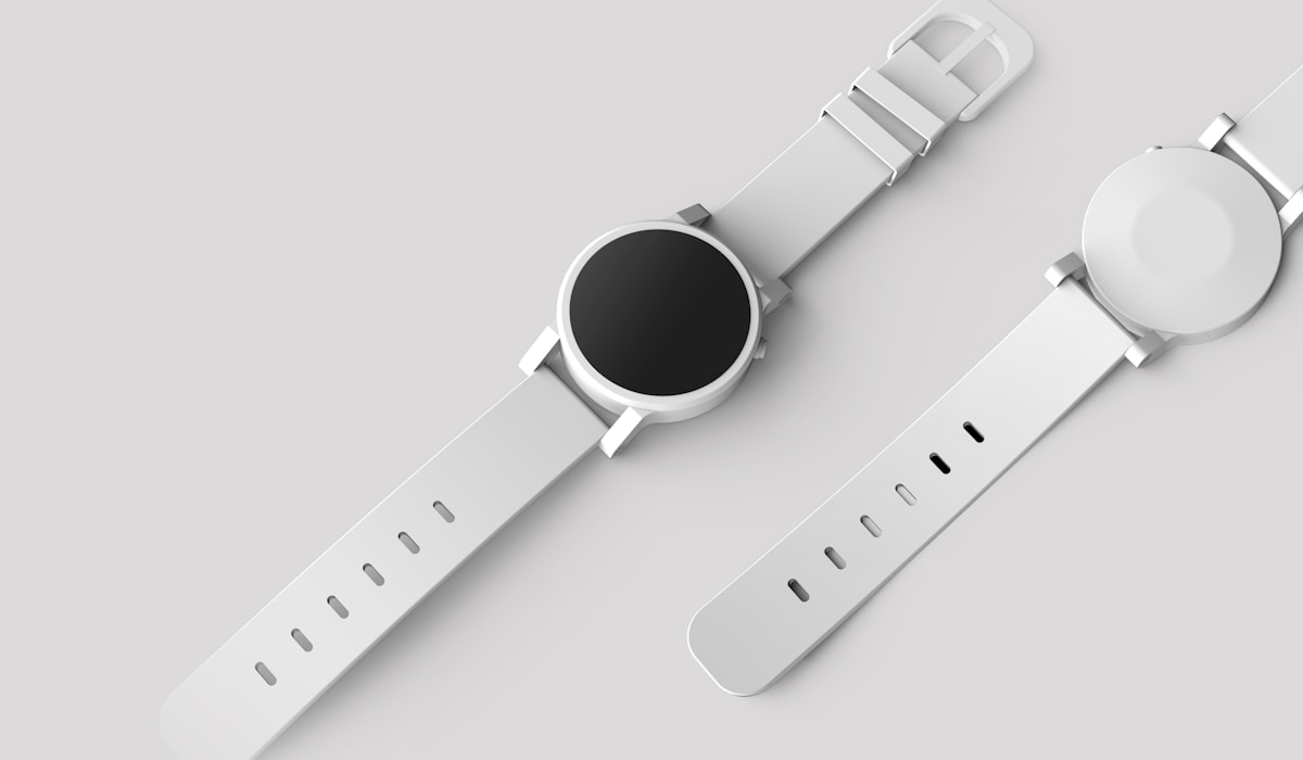 Sleep trackers put to the test: wristband vs. bedside